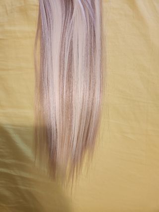 Extensiones lisas rubias con mechas