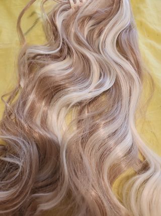 Extensiones rubias onduladas de pinza