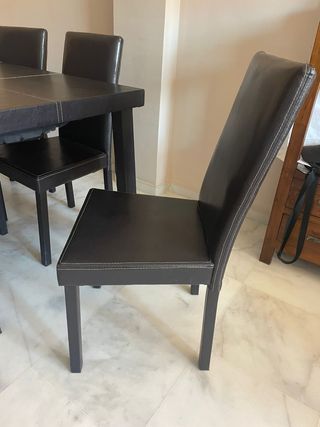 Mesa y Seis sillas piel