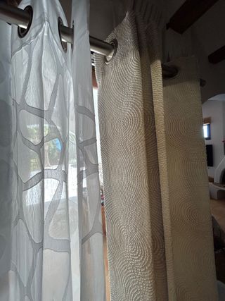 Conjunto 2 pares Cortinas+ 1 Visillo + 4 Barras