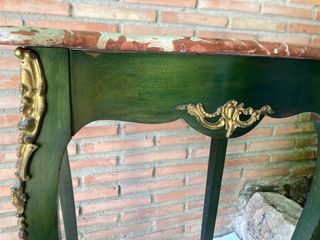 Preciosa Mesa auxiliar estilo XV