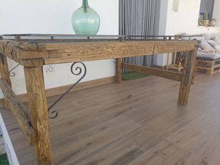 Mesa antigua de reja