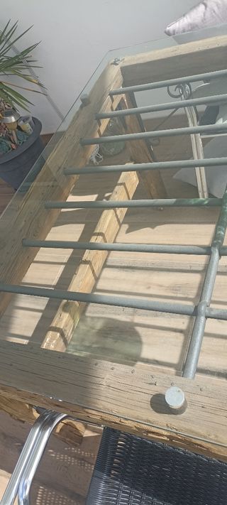 Mesa antigua de reja