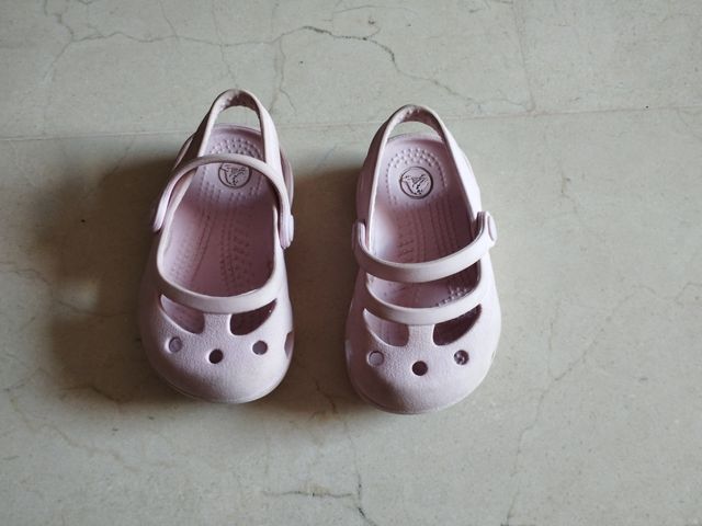 Crocs niña talla c 4
