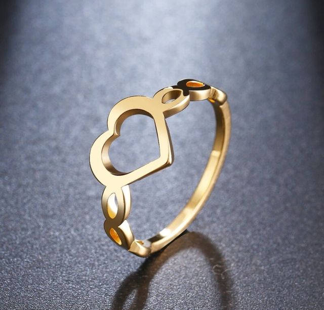 Anillo a 1.50 € la unidad, de acero inoxidable.