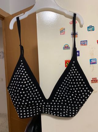 TOP NEGRO CON LENTEJUELAS