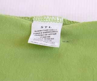 Camiseta Carolina Herrera verde con logotipo S
