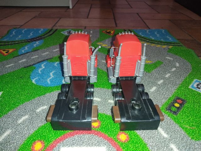 LOTE 2 CAMIONES MACK DE CARS