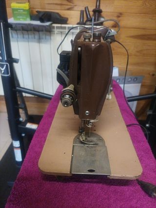 Maquina de coser antigua