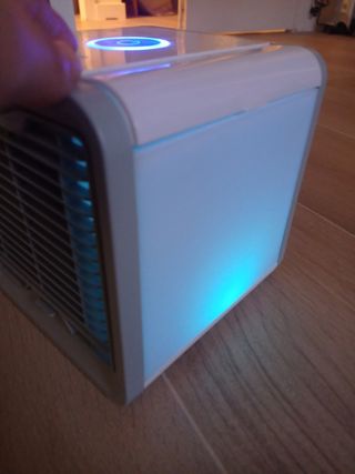 Ventilador pequeño portátil.