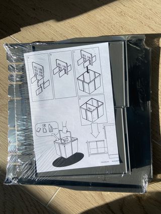 Cubos de basura a estrenar