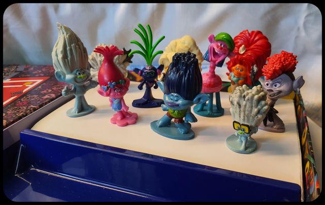 TROLLS 2 - LIBRO con JUEGO