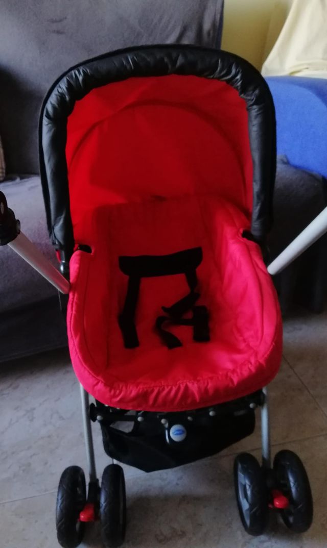 Cochecito de juguete