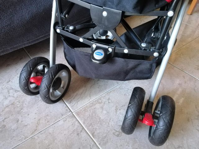 Cochecito de juguete