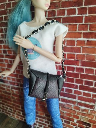 Bolso negro y morado para muñecas 1/6