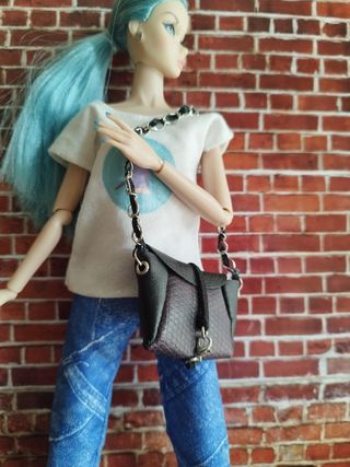 Bolso negro y morado para muñecas 1/6