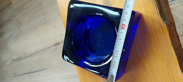 Cenicero de vidrio azul
