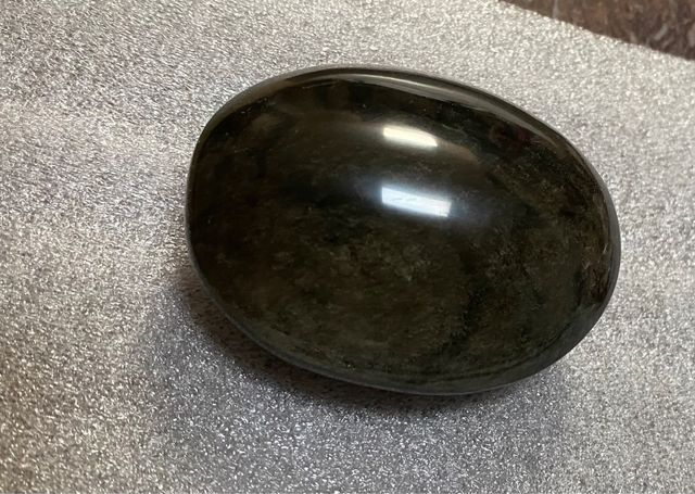 Colección de piedras semipreciosas y bisutería