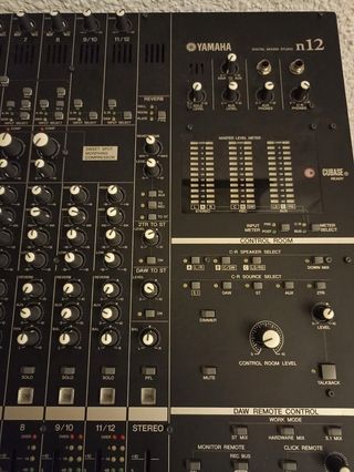 Mesa Mezcla Yamaha N12