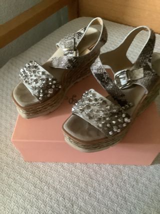 Sandalias de tacón tipo plataforma Alma en Pena