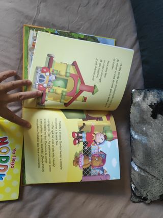 2 libros de los dibujos "Noddy"
