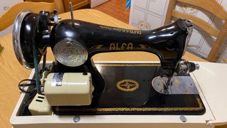 Maquina de coser Alfa
