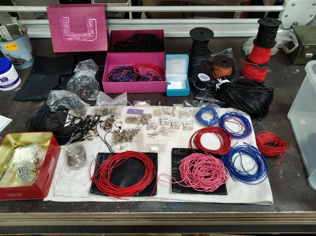 Abalorios, fornituras