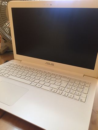 Portátil Asus blanco