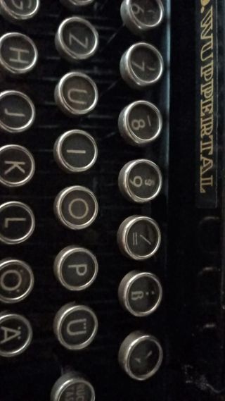 Máquina escribir antigua alemana