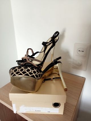 SANDALIAS TACÓN NEGRAS RENATO NUCCI Nº 38