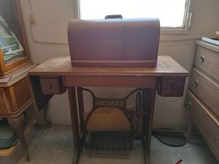 maquina de coser antigua de la marca SINGER