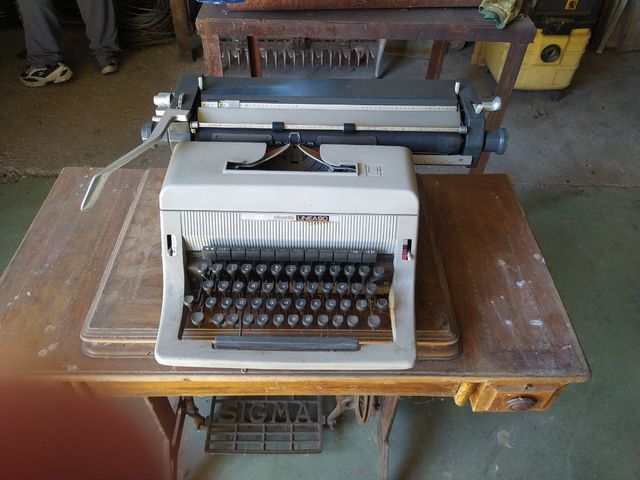 Maquina de escribir Olivetti línea 90
