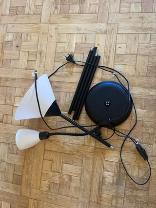 Lámpara de pie. Prácticamente nueva