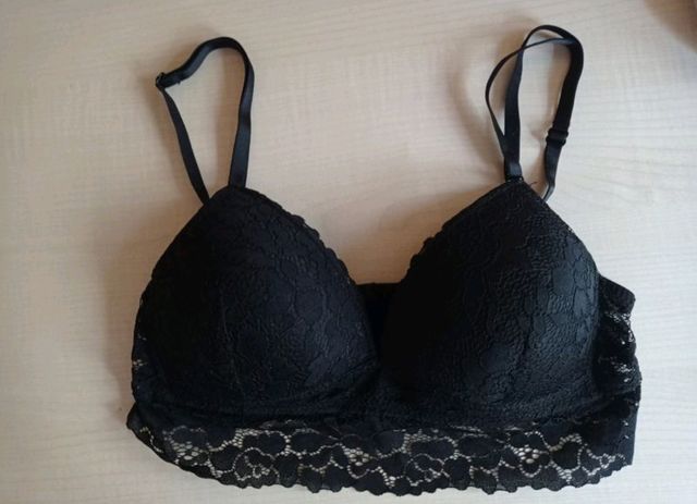 sujetador negro de encaje sin aros. 85B