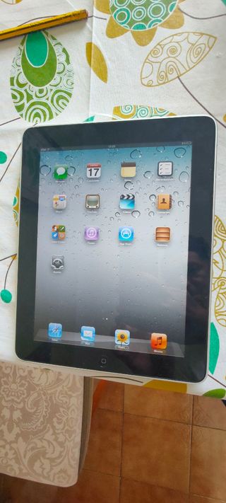 iPad 1 con altavoz original