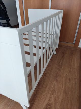 Cuna madera y colchón 