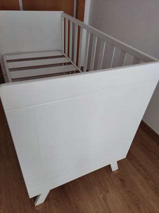 Cuna madera y colchón 