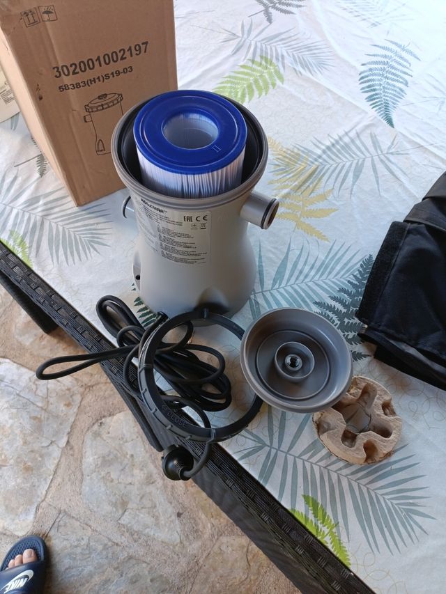 Depuradora de piscina de cartuchos.