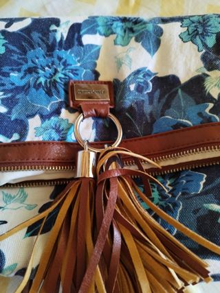 Bolso de tela en tonos azules y blancos