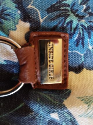 Bolso de tela en tonos azules y blancos