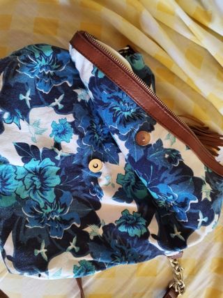 Bolso de tela en tonos azules y blancos