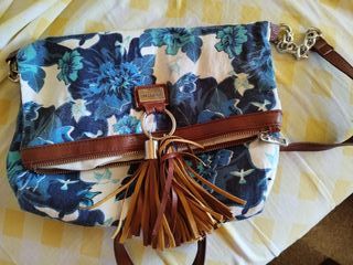 Bolso de tela en tonos azules y blancos