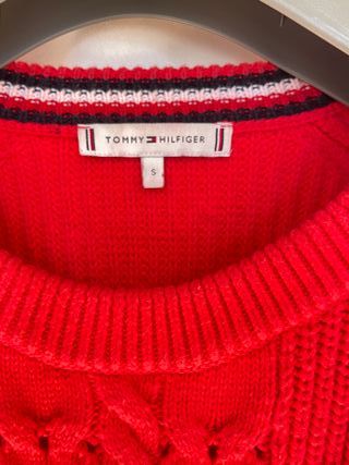 Tommy Hilfiger = jersey rojo = talla S amplia 