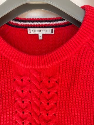 Tommy Hilfiger = jersey rojo = talla S amplia 
