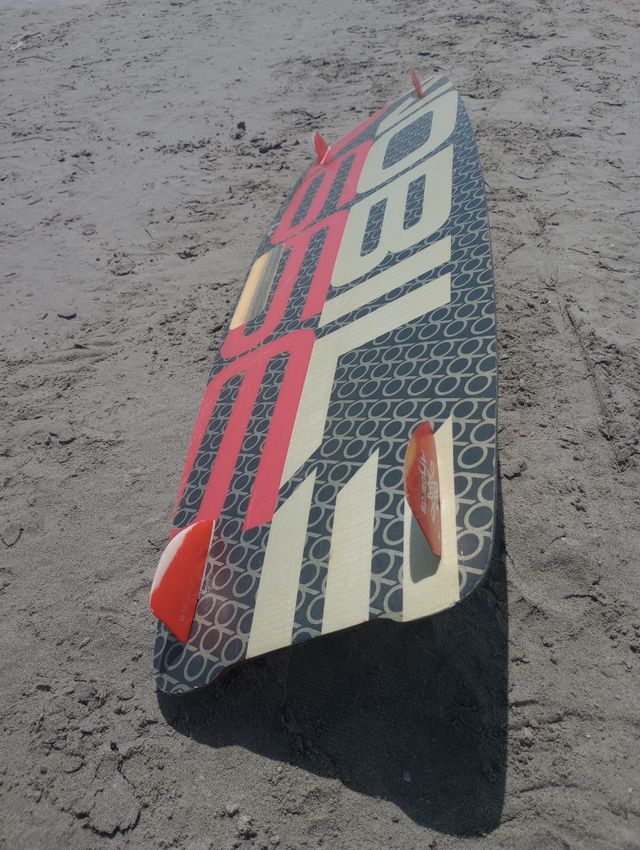Tabla Kite NOBILE 666 de 123x37 de segunda mano por 1 EUR en Madrid en
