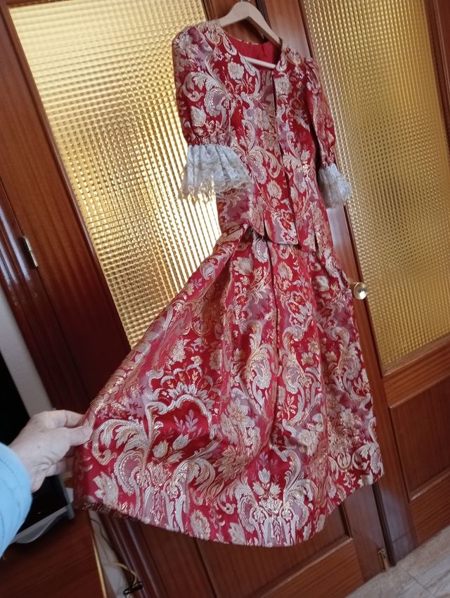 Trage de fallera precioso, regalo los zapatos