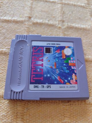 Juego de Game Boy TETRIS año 1985.