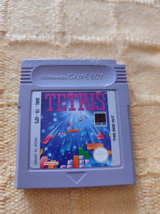 Juego de Game Boy TETRIS año 1985.