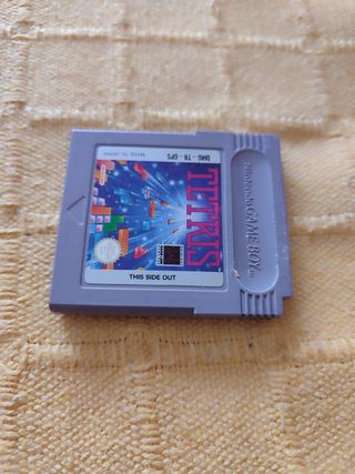 Juego de Game Boy TETRIS año 1985.