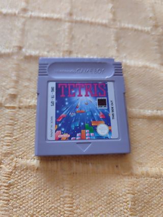 Juego de Game Boy TETRIS año 1985.